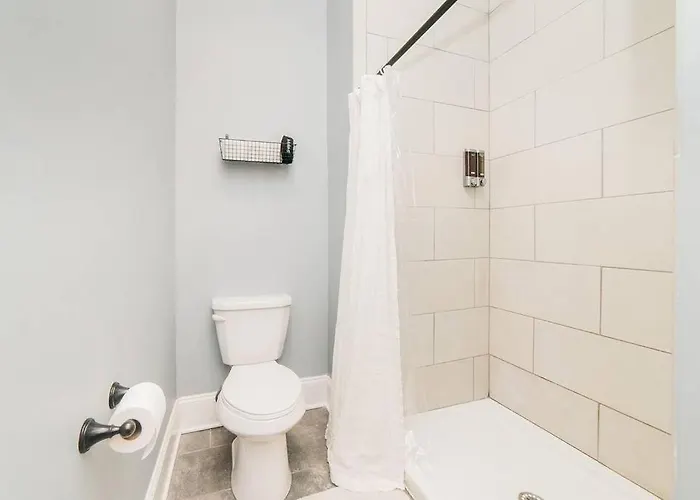 Walkable And Spacious - Parking -- Groupstay Apartment
