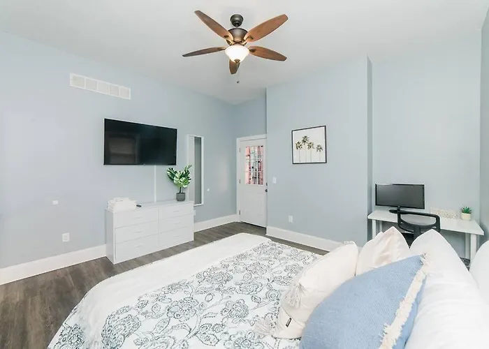Walkable And Spacious - Parking -- Groupstay Apartment *