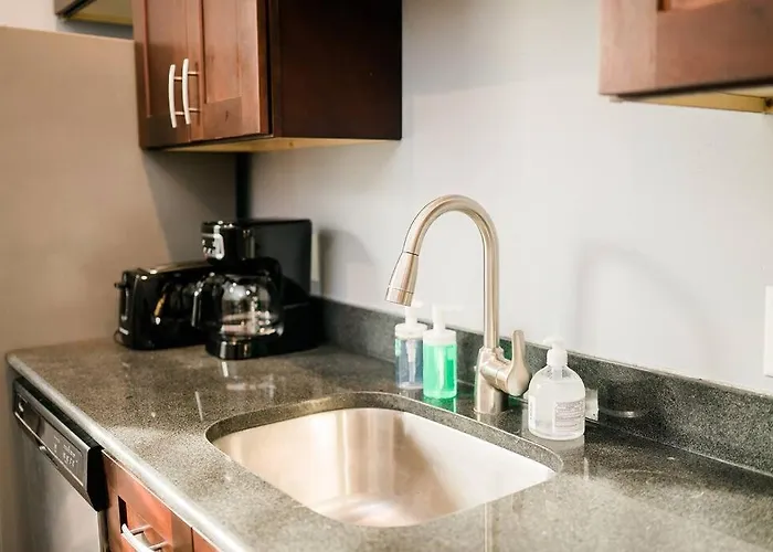 Walkable And Spacious - Parking -- Groupstay Apartment